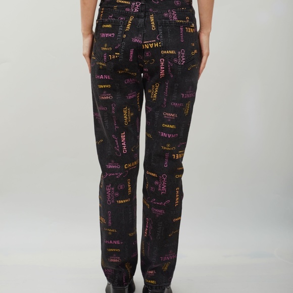 CHANEL LOGO PRINTED BLACK GRAFFITI DENIM JEANS (SIZE 30) 2022 - Picture 3 of 9